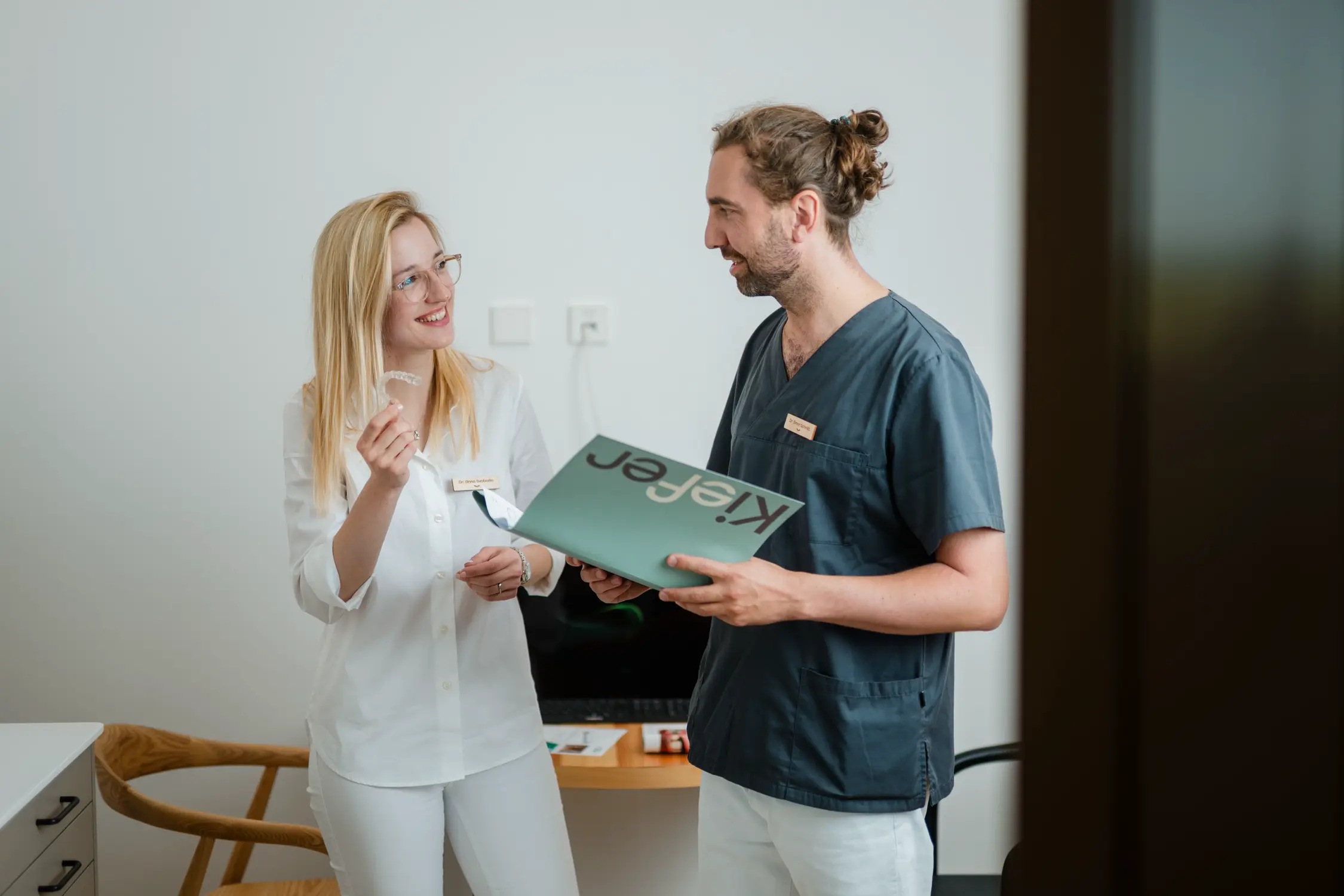 Impressionen der KIEFER Gemeinschaftspraxis für Kieferorthopädie in Erfurt - Ärztliches Gespräch